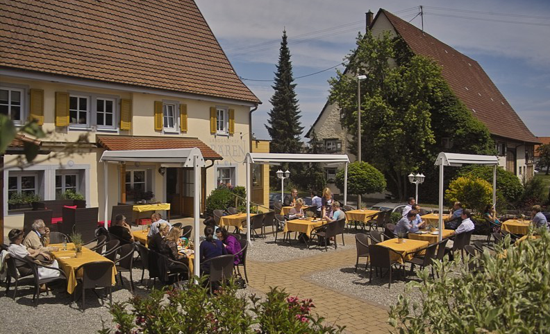 Sommerterrasse Gartenlounge im Hotel Restaurant Landgasthof Bären in Trossingen Schura